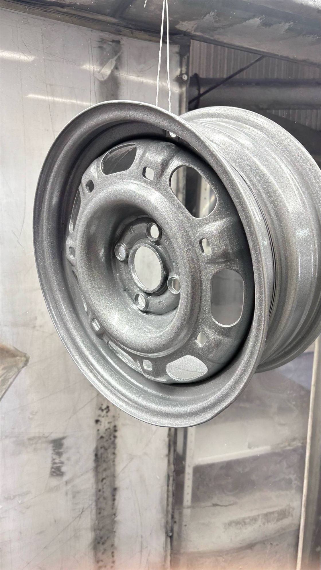 Штампованный диск после порошковой покраски